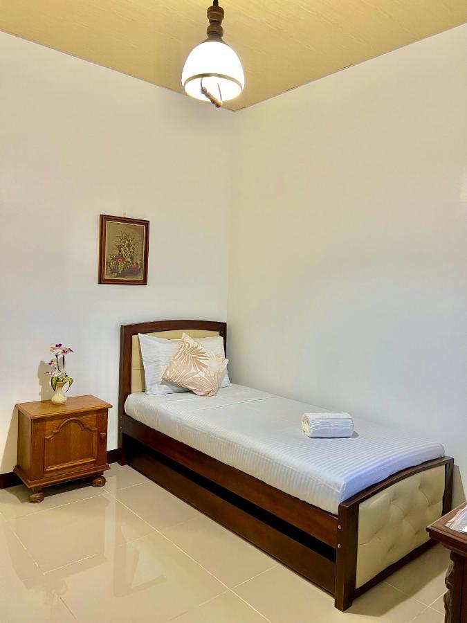 E&R Airport Hotel Dumaguete City Extérieur photo