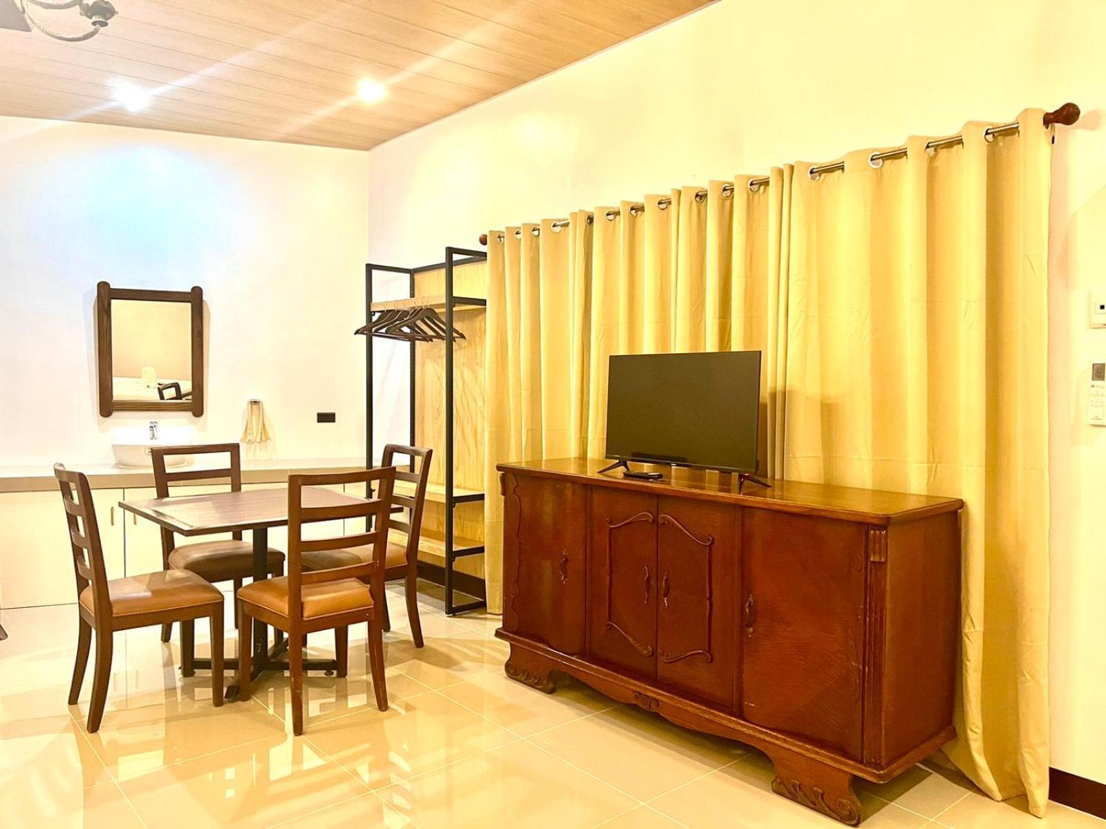 E&R Airport Hotel Dumaguete City Extérieur photo