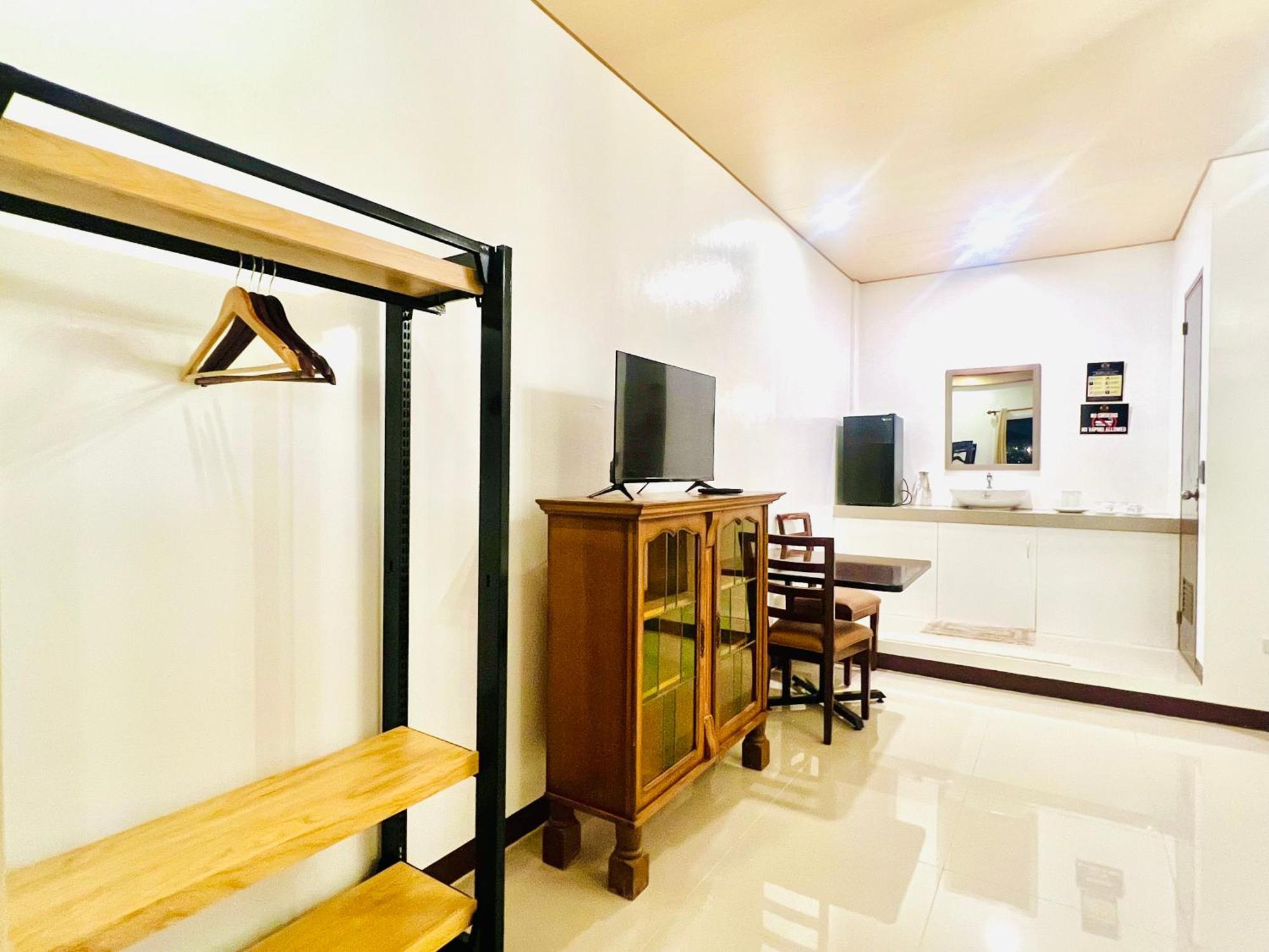 E&R Airport Hotel Dumaguete City Extérieur photo