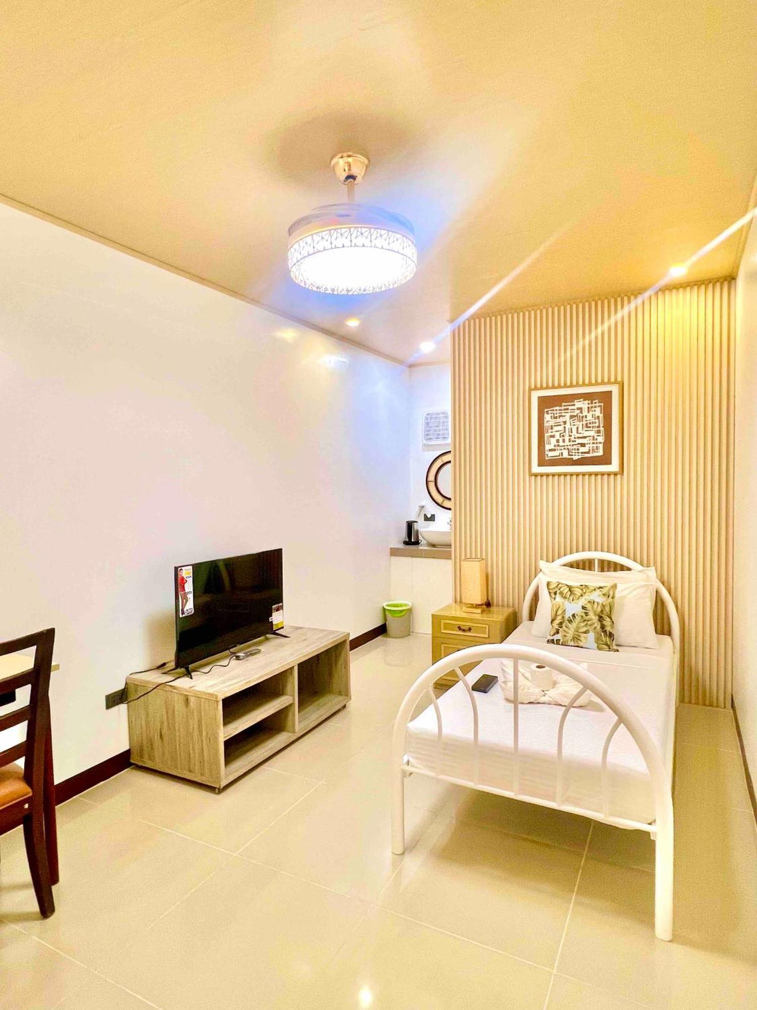 E&R Airport Hotel Dumaguete City Extérieur photo
